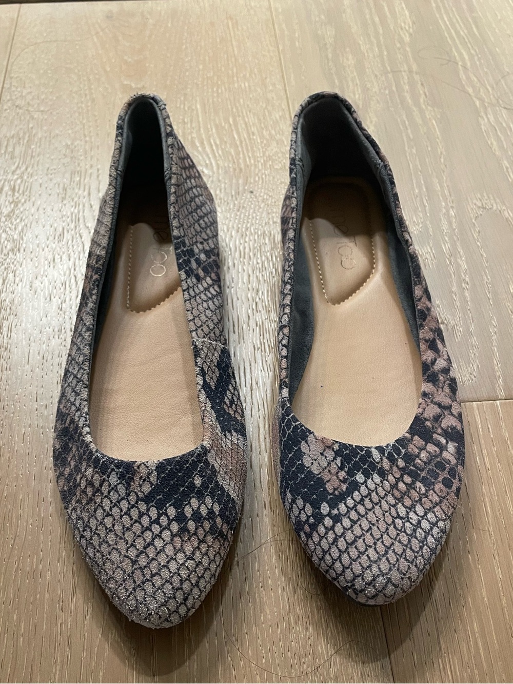 Me Too Women’s Snake-Print Pointed Toe Ballet Flats 5.5M